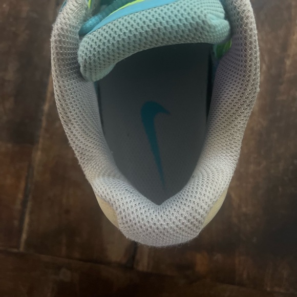 Nike tennis shoes - Picture 9 of 10